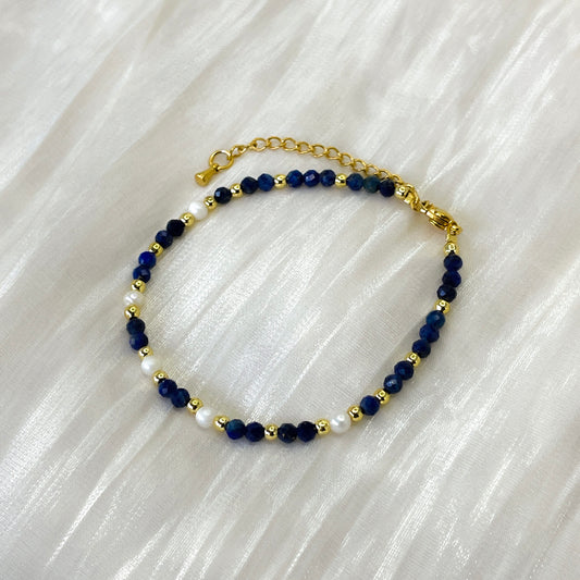 Midnight Muse – Freshwater Pearl and Lapis Lazuli Bracelet