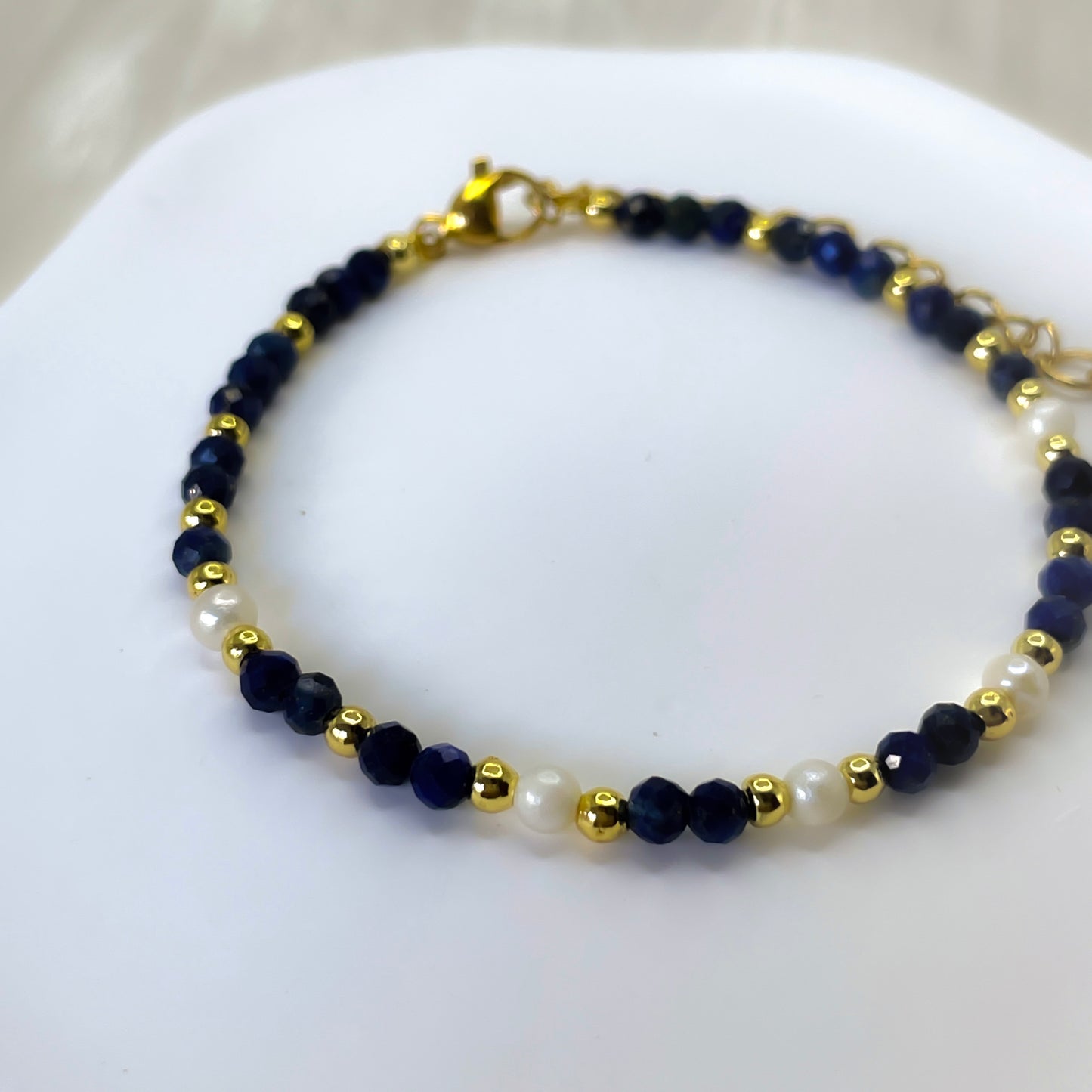 Midnight Muse – Freshwater Pearl and Lapis Lazuli Bracelet
